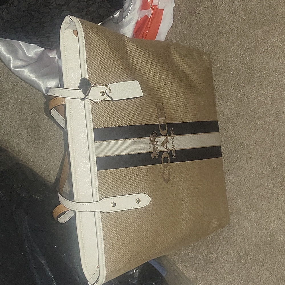 Coach Purse - Picture 6 of 7